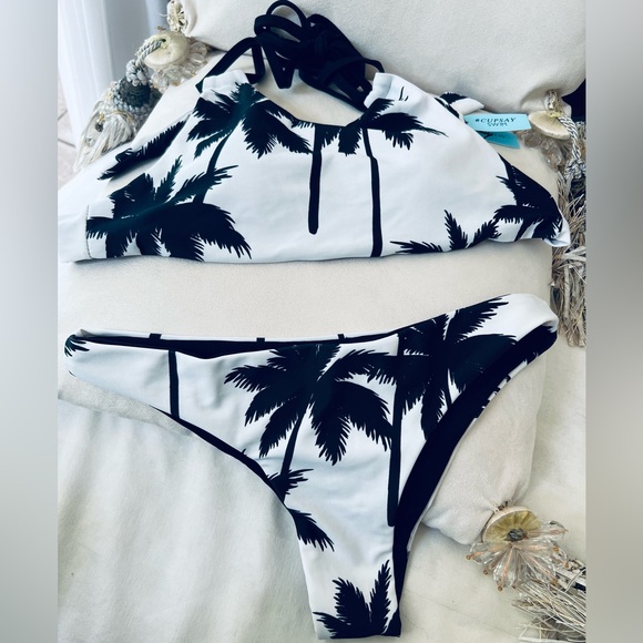 CHEEKY GAL 2 piece Bikini Black & White Hawaiian Print Beautiful Bathing Suit - Picture 5 of 16